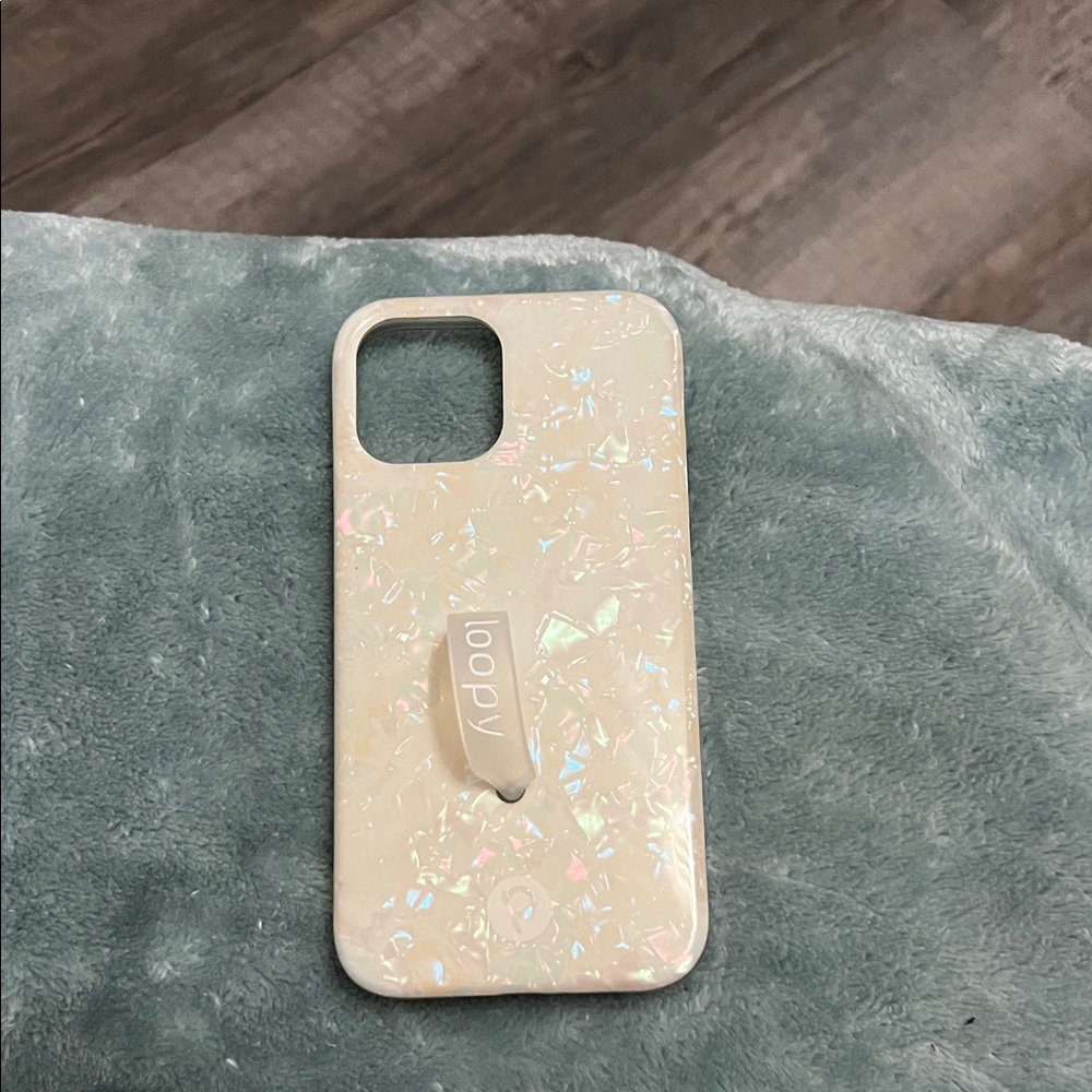 Loopy Case Iridescent Cream Phone Case with Loop